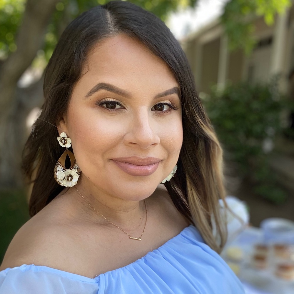 Meet your Posher, Leonela